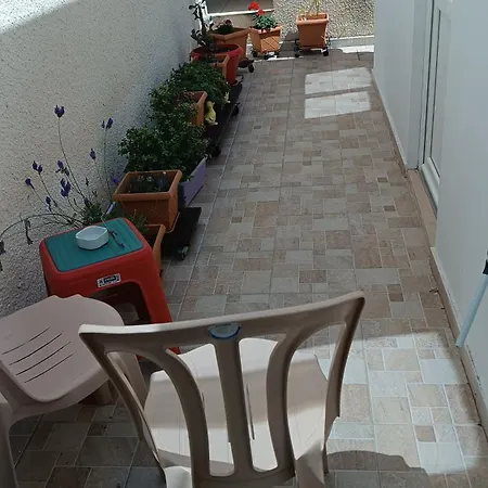 Easy Access * 라르나카